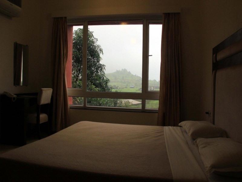 Dew Drops Boutique Retreat Hotel Igatpuri Bagian luar foto